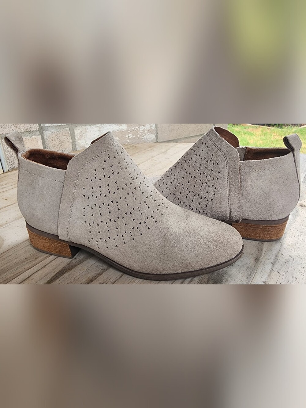 TOMS Size 8 Perforated Suede Ankle Booties Taupe Low Stacked Heel Zip 10014780